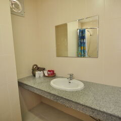 Отель Zen Rooms Chayapreuk 1 ванная