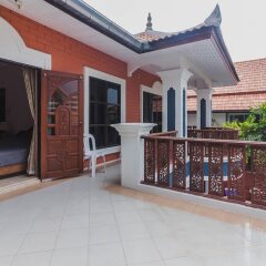 Отель Baan Kanittha - 6 Bedrooms GT Pool Villa балкон