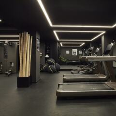 Отель Roomers Munich, Autograph Collection фитнесс-зал