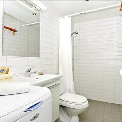 Апартаменты Forenom Serviced Apartments Royal Park ванная фото 2