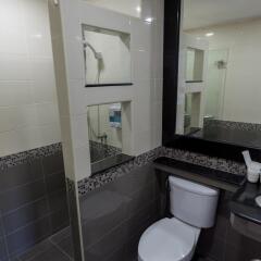 Отель Q Space Residence Бангкок ванная