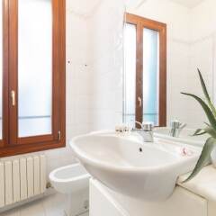 Отель Venice Grand Canal Terrace Италия, Венеция - отзывы, цены и фото номеров - забронировать отель Venice Grand Canal Terrace онлайн ванная