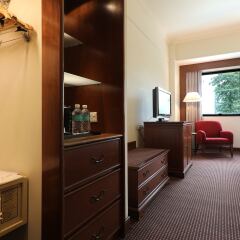 The Elizabeth Hotel Сингапур сейф в номере