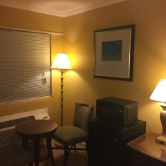 Отель Dragon Inn & Suites удобства в номере