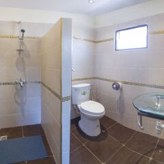 Отель Baan Kanittha - 6 Bedrooms GT Pool Villa ванная