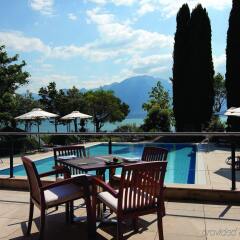 Отель Fairmont Le Montreux Palace бассейн