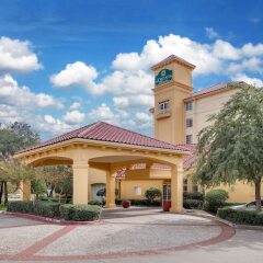 Отель La Quinta Inn & Suites Dallas North Central развлечения