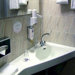 Отель Cityclass Hotel Atrium Comfort - Leverkusen Германия, Леверкузен - отзывы, цены и фото номеров - забронировать отель Cityclass Hotel Atrium Comfort - Leverkusen онлайн ванная фото 3