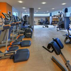 Отель Hilton Cologne Германия, Кёльн - 3 отзыва об отеле, цены и фото номеров - забронировать отель Hilton Cologne онлайн фитнесс-зал