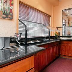 Отель BEST WESTERN PLUS Brookside Inn в номере
