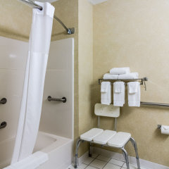 Quality Inn in Grand Forks, United States of America from 100$, photos, reviews - zenhotels.com bathroom photo 2