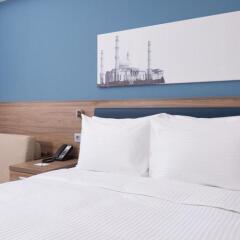 Гостиница Hampton By Hilton Astana Triumphal Arch Казахстан, Нур-Султан - отзывы, цены и фото номеров - забронировать гостиницу Hampton By Hilton Astana Triumphal Arch онлайн комната для гостей фото 3