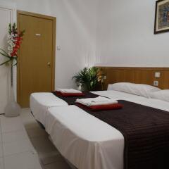 Отель Hostal Mont Thabor Испания, Барселона - отзывы, цены и фото номеров - забронировать отель Hostal Mont Thabor онлайн комната для гостей фото 2