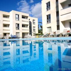 Daphne Hotel Apartments бассейн фото 3