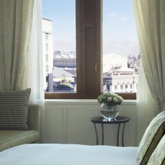 Гостиница Four Seasons Hotel Moscow в Москве 2 отзыва об отеле, цены и фото номеров - забронировать гостиницу Four Seasons Hotel Moscow онлайн Москва балкон фото 2