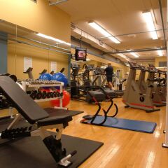 Отель Delta Hotels by Marriott Montreal фитнесс-зал