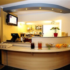 Отель Apart Hotel TOMO Латвия, Рига - - забронировать отель Apart Hotel TOMO, цены и фото номеров гостиничный бар
