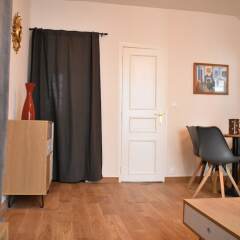 Апартаменты Spacious 1 Bedroom Apartment in Sacré Coeur Париж комната для гостей фото 5