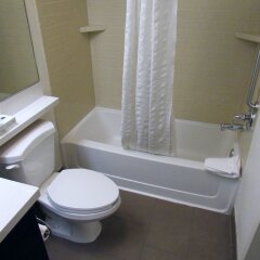 Отель Candlewood Suites Columbus Airport США, Гаханна - отзывы, цены и фото номеров - забронировать отель Candlewood Suites Columbus Airport онлайн ванная