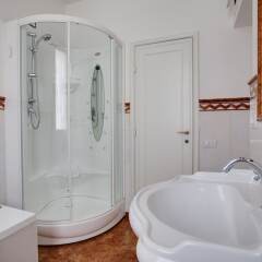 Отель Kometa Suites & Apartments Италия, Флоренция - отзывы, цены и фото номеров - забронировать отель Kometa Suites & Apartments онлайн ванная фото 3