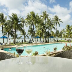 Отель Fiesta Resort Тамунинг бассейн