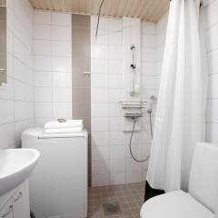 Апартаменты Forenom Serviced Apartments Helsinki Albertinkatu ванная