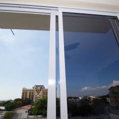 Отель The Bailey's New Kingston Suites
