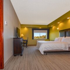 Отель Holiday Inn Express Stony Brook сейф в номере