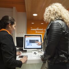 Отель easyHotel Brussels City Centre банкомат