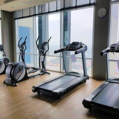 Отель 1Br Centric Sea 115 With Infinity Pool Паттайя фитнесс-зал
