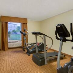 Отель Baymont by Wyndham Charlotte Airport North / I-85 North фитнесс-зал