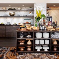 Отель Fairmont Vancouver Airport In-Terminal Hotel Канада, Ричмонд - 1 отзыв об отеле, цены и фото номеров - забронировать отель Fairmont Vancouver Airport In-Terminal Hotel онлайн питание