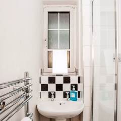 Отель Riverside Cutty Sark 2 Bedroom Retreat Лондон ванная