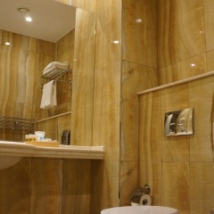 Отель Lot Boutique Hotel Албания, Тирана - отзывы, цены и фото номеров - забронировать отель Lot Boutique Hotel онлайн ванная