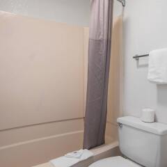 Отель Motel 6 Columbus OSU США, Колумбус - отзывы, цены и фото номеров - забронировать отель Motel 6 Columbus OSU онлайн ванная фото 2