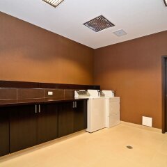 Отель Best Western Premier Freeport Inn Calgary Airport Канада, Калгари - отзывы, цены и фото номеров - забронировать отель Best Western Premier Freeport Inn Calgary Airport онлайн удобства в номере фото 2