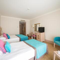 Отель Crystal Family Resort & Spa Богазкент комната для гостей
