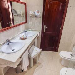 Hotel Riu Garoé ванная