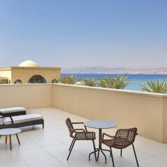 Отель Al Manara, a Luxury Collection Hotel, Saraya Aqaba Иордания, Акаба - 1 отзыв об отеле, цены и фото номеров - забронировать отель Al Manara, a Luxury Collection Hotel, Saraya Aqaba онлайн балкон