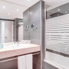 Отель Aparthotel Fontanellas Playa Испания, Плайя-де-Пальма - 2 отзыва об отеле, цены и фото номеров - забронировать отель Aparthotel Fontanellas Playa онлайн ванная фото 2