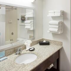 Отель Hampton Inn Gateway Arch Downtown ванная