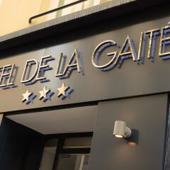 Hotel De La Gaite Париж вид на фасад фото 2