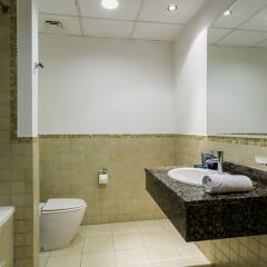 Отель One Perfect Stay - Shams 2 ОАЭ, Дубай - отзывы, цены и фото номеров - забронировать отель One Perfect Stay - Shams 2 онлайн ванная