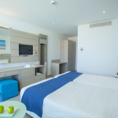 Отель Limanaki Beach Hotel Кипр, Айя-Напа - 1 отзыв об отеле, цены и фото номеров - забронировать отель Limanaki Beach Hotel онлайн комната для гостей фото 5