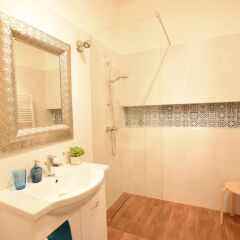 Апартаменты Standard Apartment by Hi5 - Rózsa street Будапешт ванная