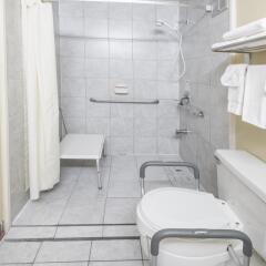 Отель Super 8 by Wyndham Columbus ванная