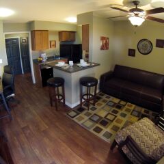 Отель Eagle's Den Suites at Kenedy США, Кенеди - отзывы, цены и фото номеров - забронировать отель Eagle's Den Suites at Kenedy онлайн комната для гостей