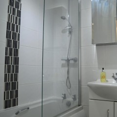 Отель Modern 3 Bedroom House in Northen Quarter ванная
