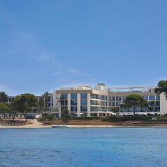 Отель ME Ibiza - The Leading Hotels of the World пляж