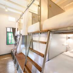 REST IS MORE Hostel Бангкок комната для гостей